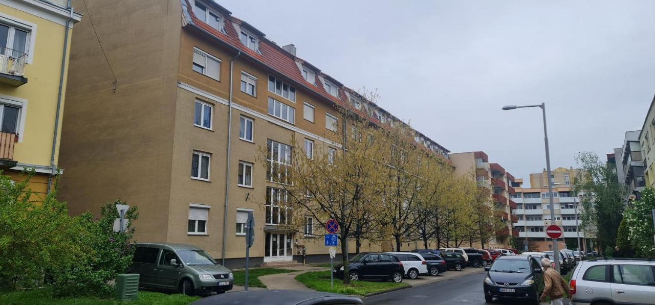 Ybs Apartman Appartement Zalaegerszeg Buitenkant foto