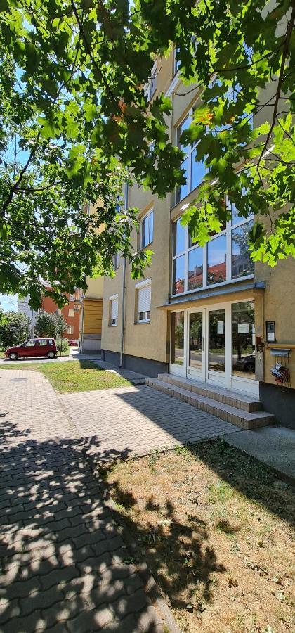 Ybs Apartman Appartement Zalaegerszeg Buitenkant foto